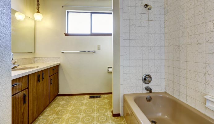 Outdated style bathroom