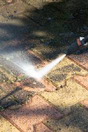 Outdoor floor cleaning with hight pressure water jet
