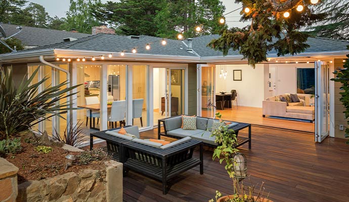 Outdoor wood deck finishing